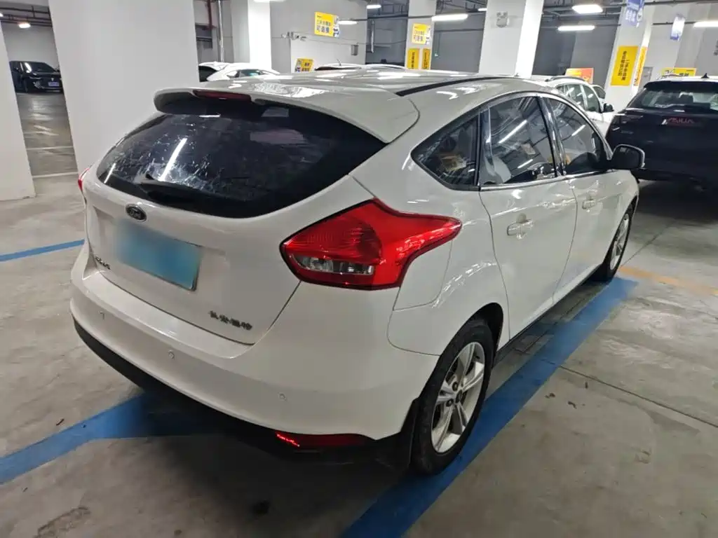 صورة 7 - Ford Focus