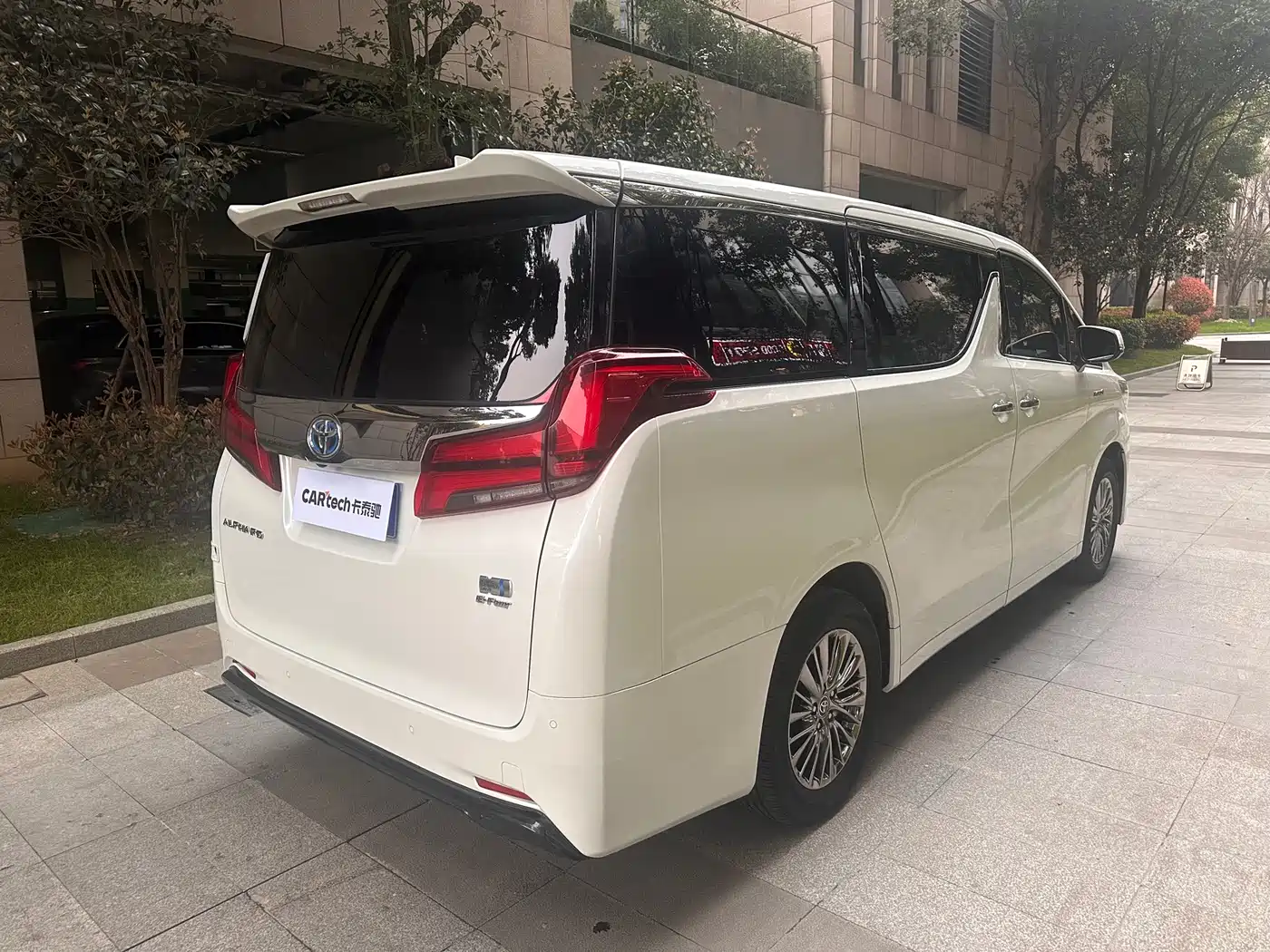 Toyota Alphard 2021 Hybrid 2.5L Luxury фото 13