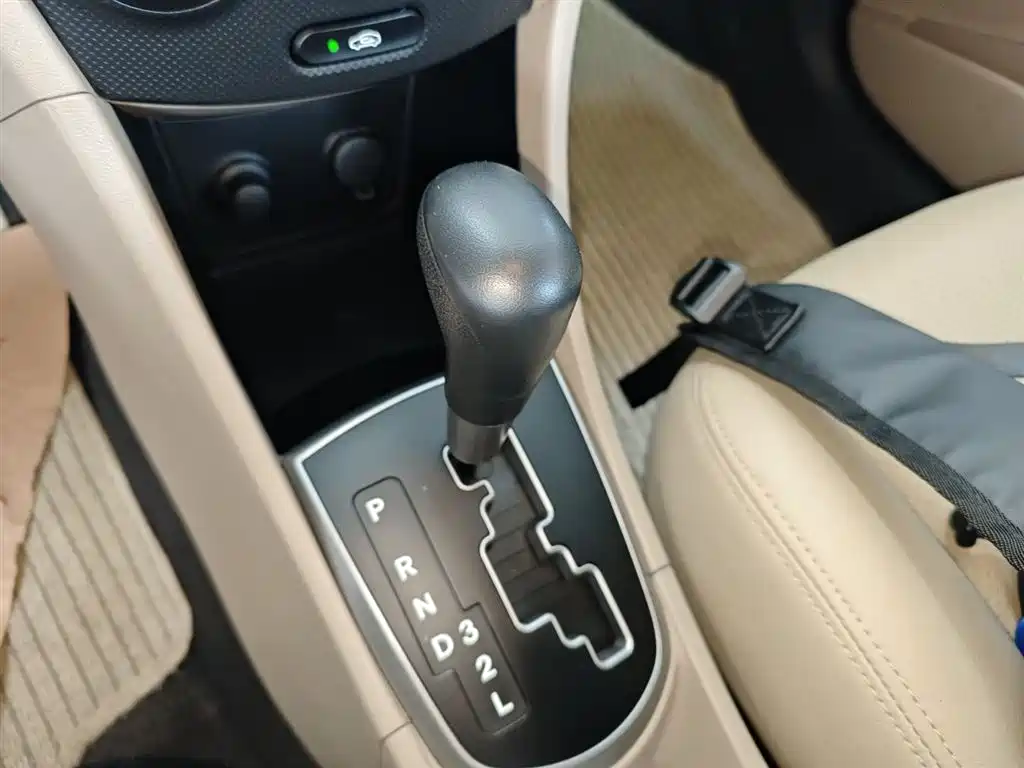 Hyundai Verna 2014 1.4L Automatic Smart GLS фото 13