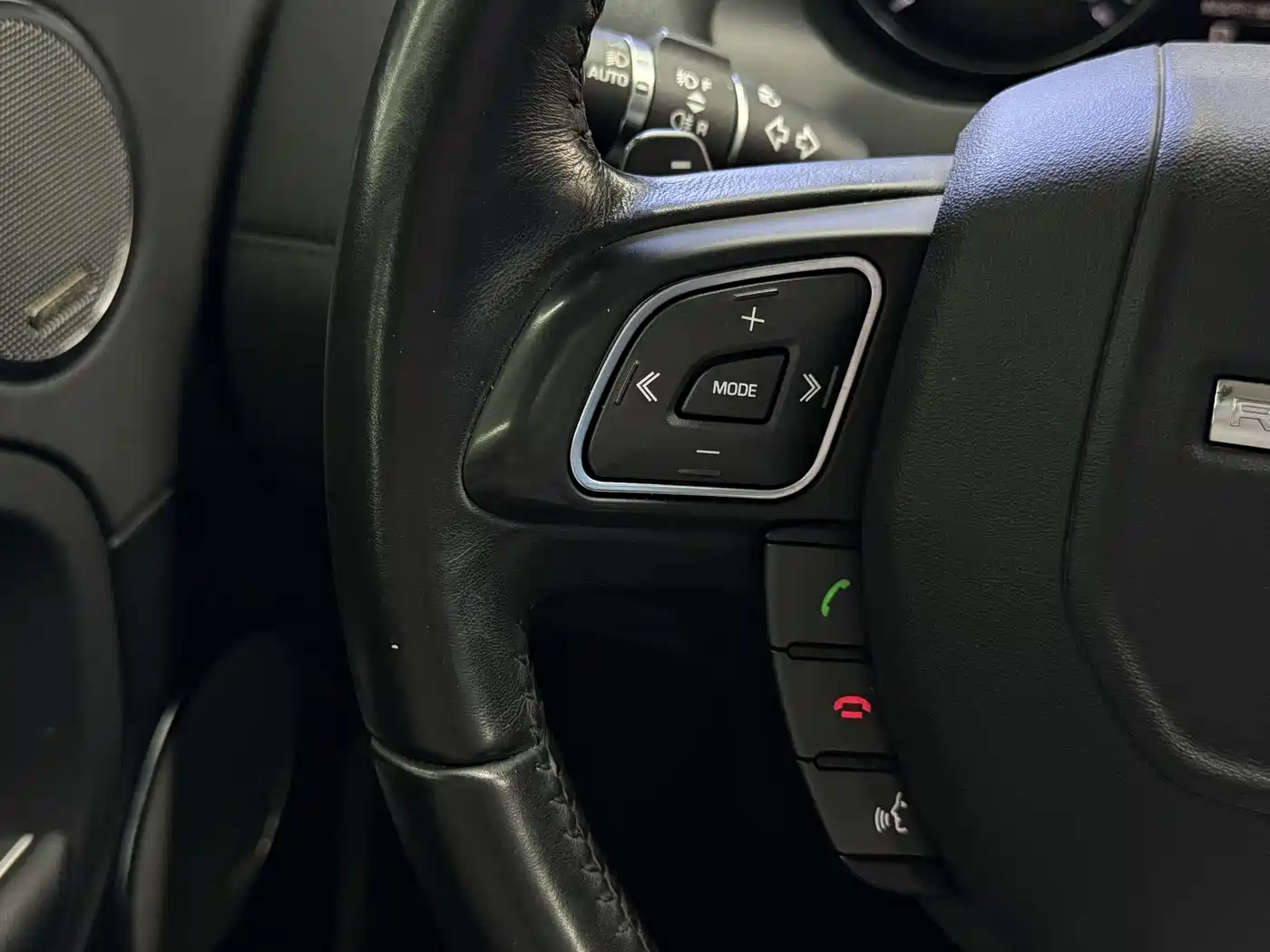 Land Rover Range Rover Evoque 2015 2.0T 5-Door Intelligent Edition фото 15