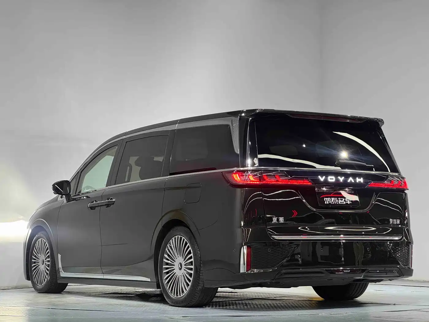 Voyah Auto Voyah Dreamer 2025 PHEV AWD Flagship Kunpeng Edition фото 23