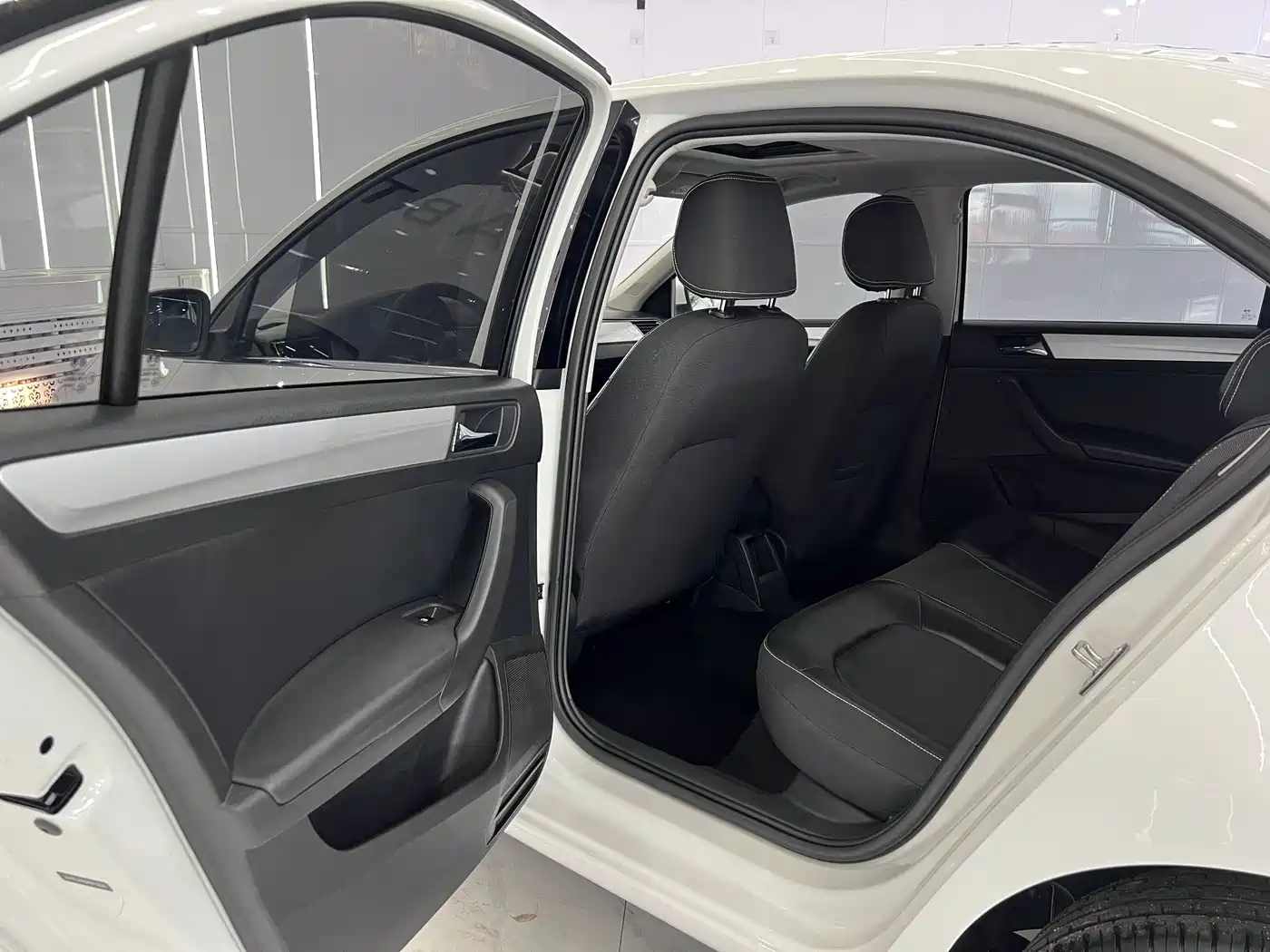 Škoda Rapid 2022 1.5L Automatic Comfort Edition фото 13