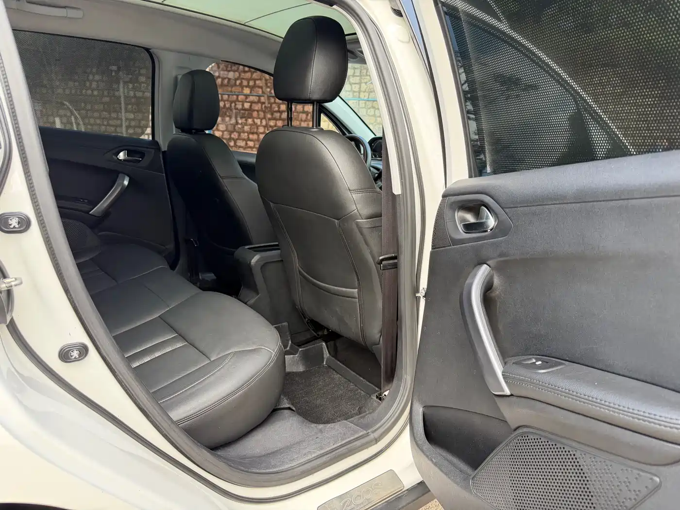 Peugeot 2008 2014 1.6L Automatic Navigation Edition фото 18