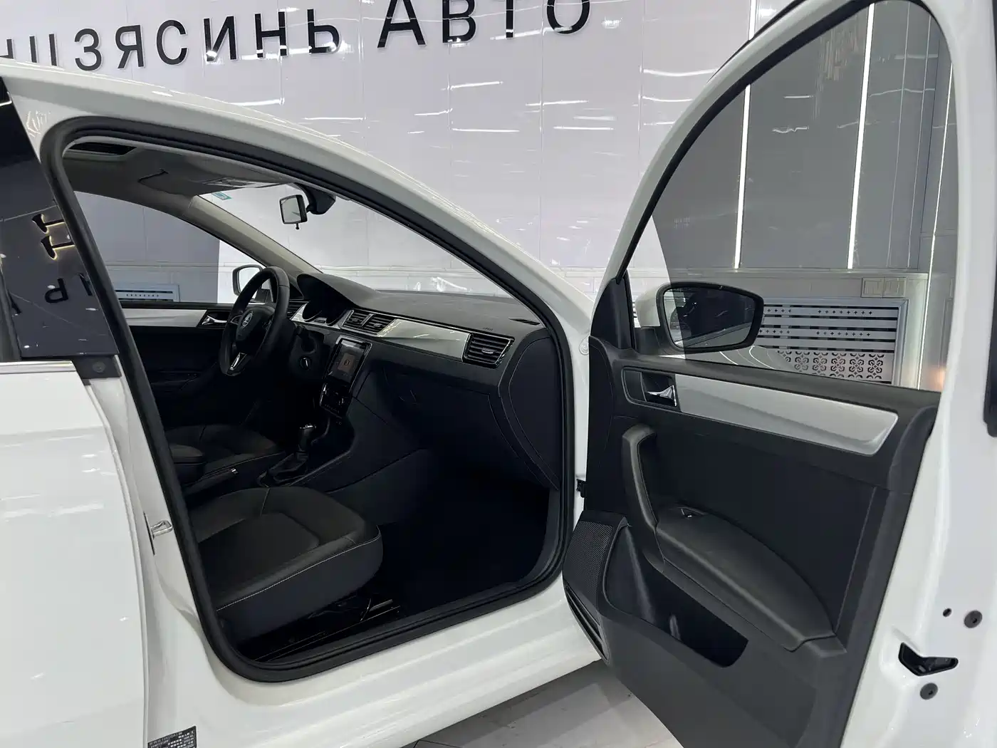 Škoda Rapid 2022 1.5L Automatic Comfort Edition фото 17