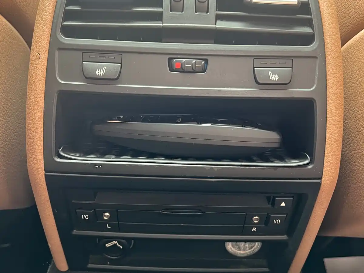 BMW 7 Series 2009 730Li Leading фото 11