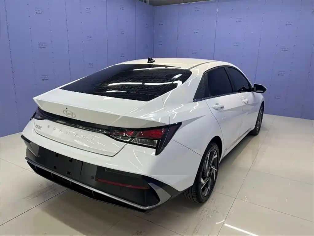 Hyundai Elantra 2023 1.5L CVT GLX Elite Edition фото 4