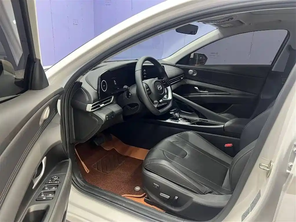 Hyundai Elantra 2023 1.5L CVT GLX Elite Edition фото 9