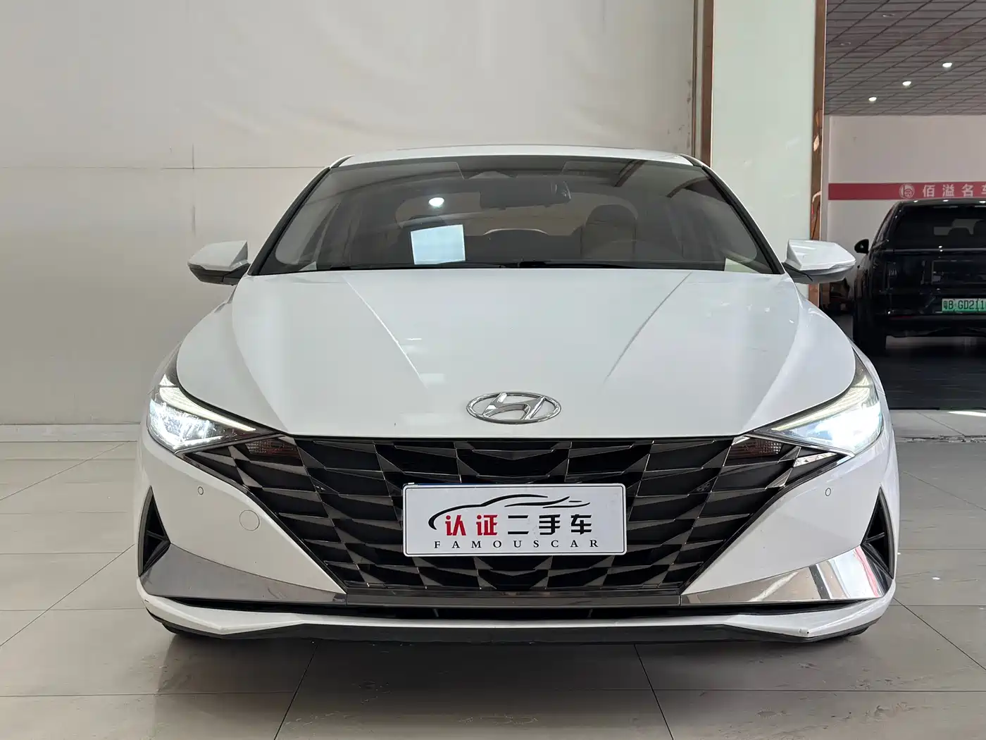 Hyundai Elantra 2021 1.5L CVT LUX Premium Edition фото 2