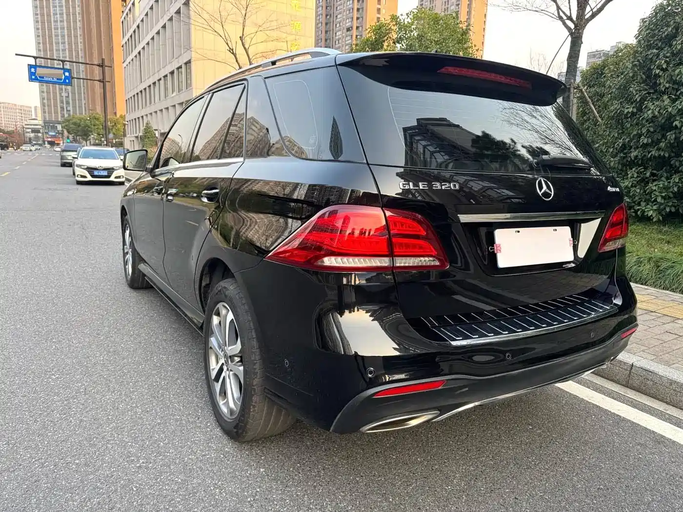 Mercedes-Benz GLE 2018 GLE 320 4MATIC Dynamic Ultimate Edition фото 6