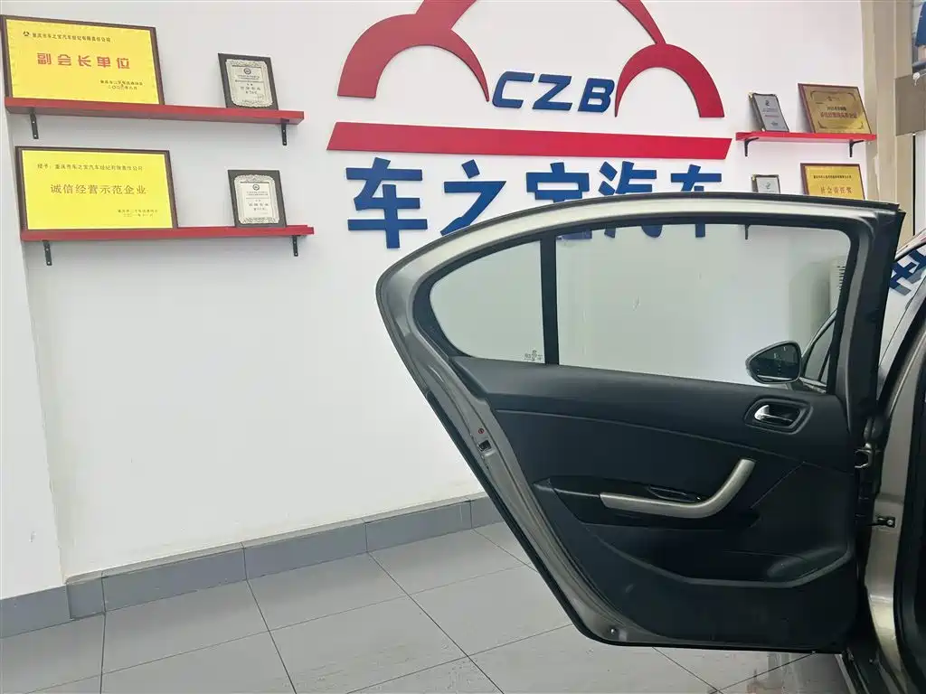 Peugeot 408 2013 2.0L Automatic Comfort Edition фото 24