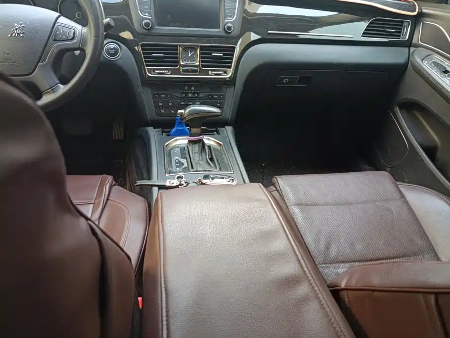 Фото 16 - Hongqi H7