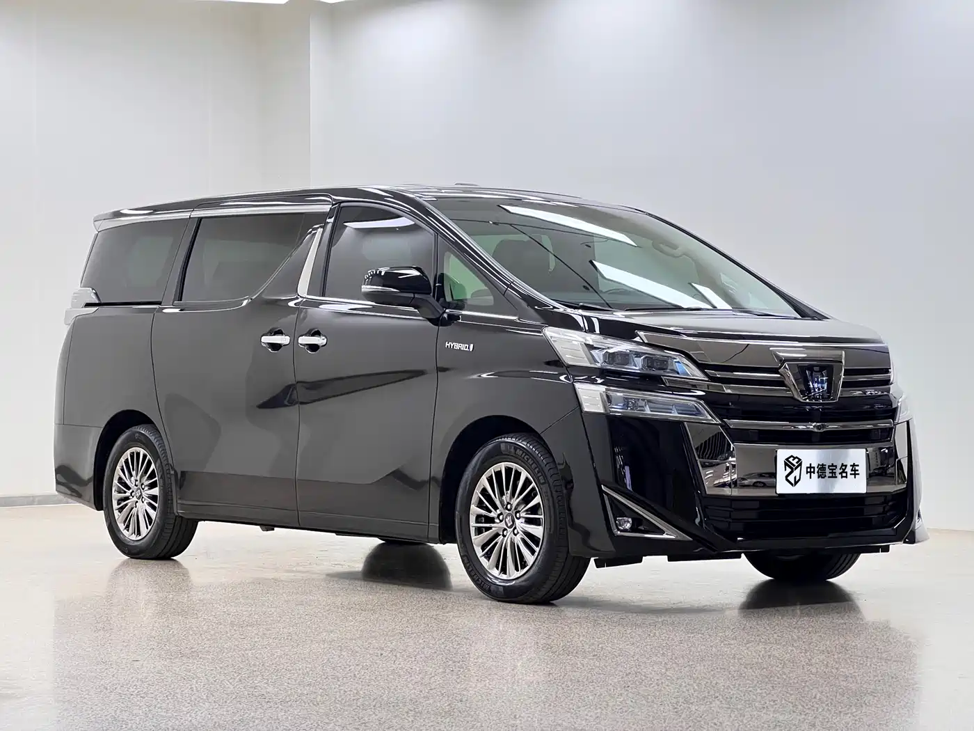 Toyota Vellfire 2021 Crown Hybrid 2.5L HV Premium Edition фото 3