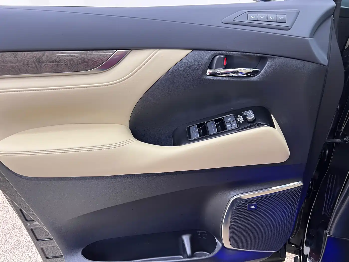 Toyota Vellfire 2021 Crown Hybrid 2.5L HV Premium Edition фото 12