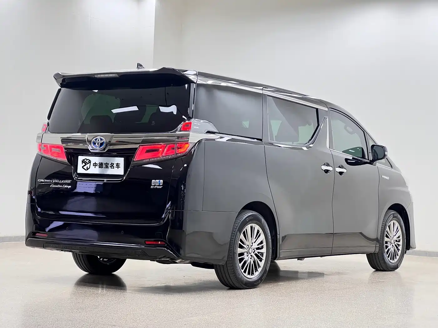 Toyota Vellfire 2021 Crown Hybrid 2.5L HV Premium Edition фото 6
