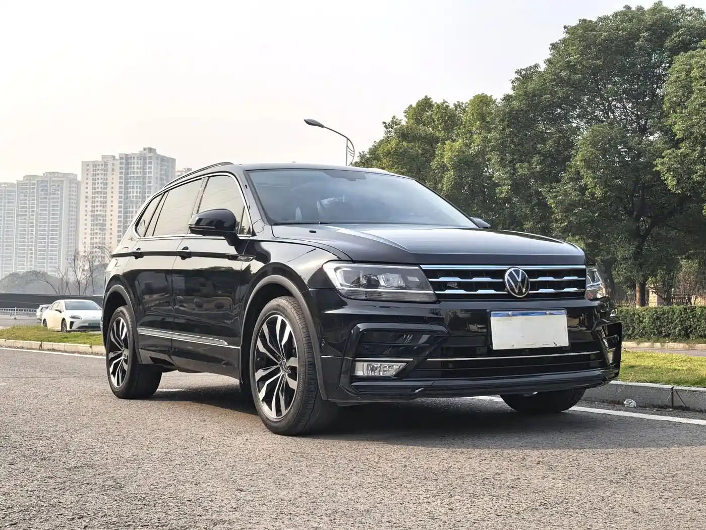 Volkswagen Tiguan L 2021 330TSI Automatic 2WD R-Line Premium фото 3