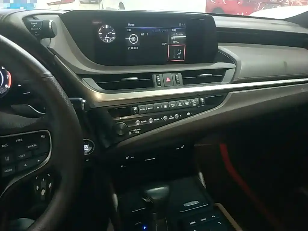 Фото 13 - Lexus ES