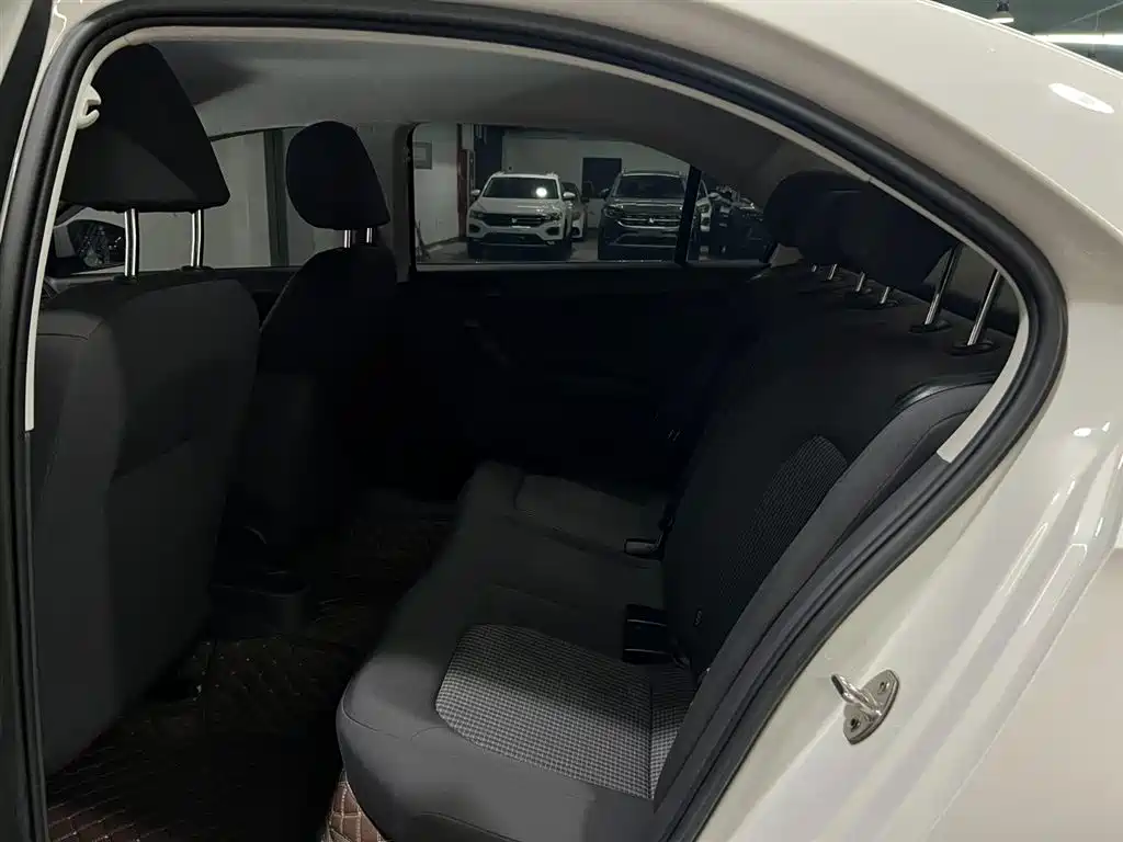 VOLKSWAGEN SANTANA