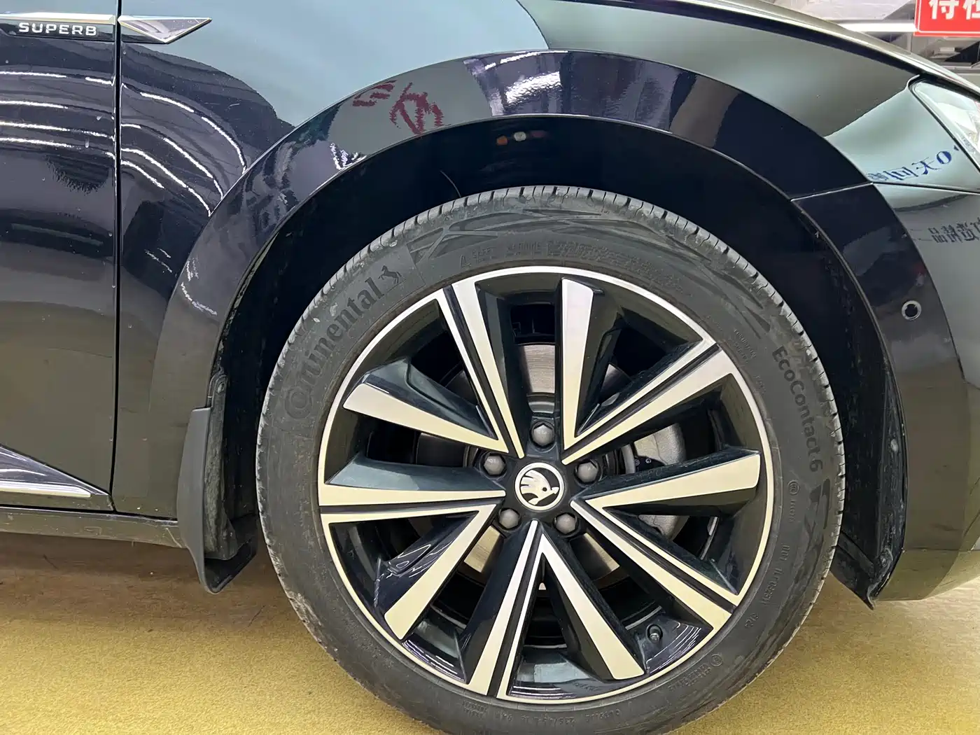 Škoda Superb 2025 Model TSI280 DSG Premium Edition фото 10
