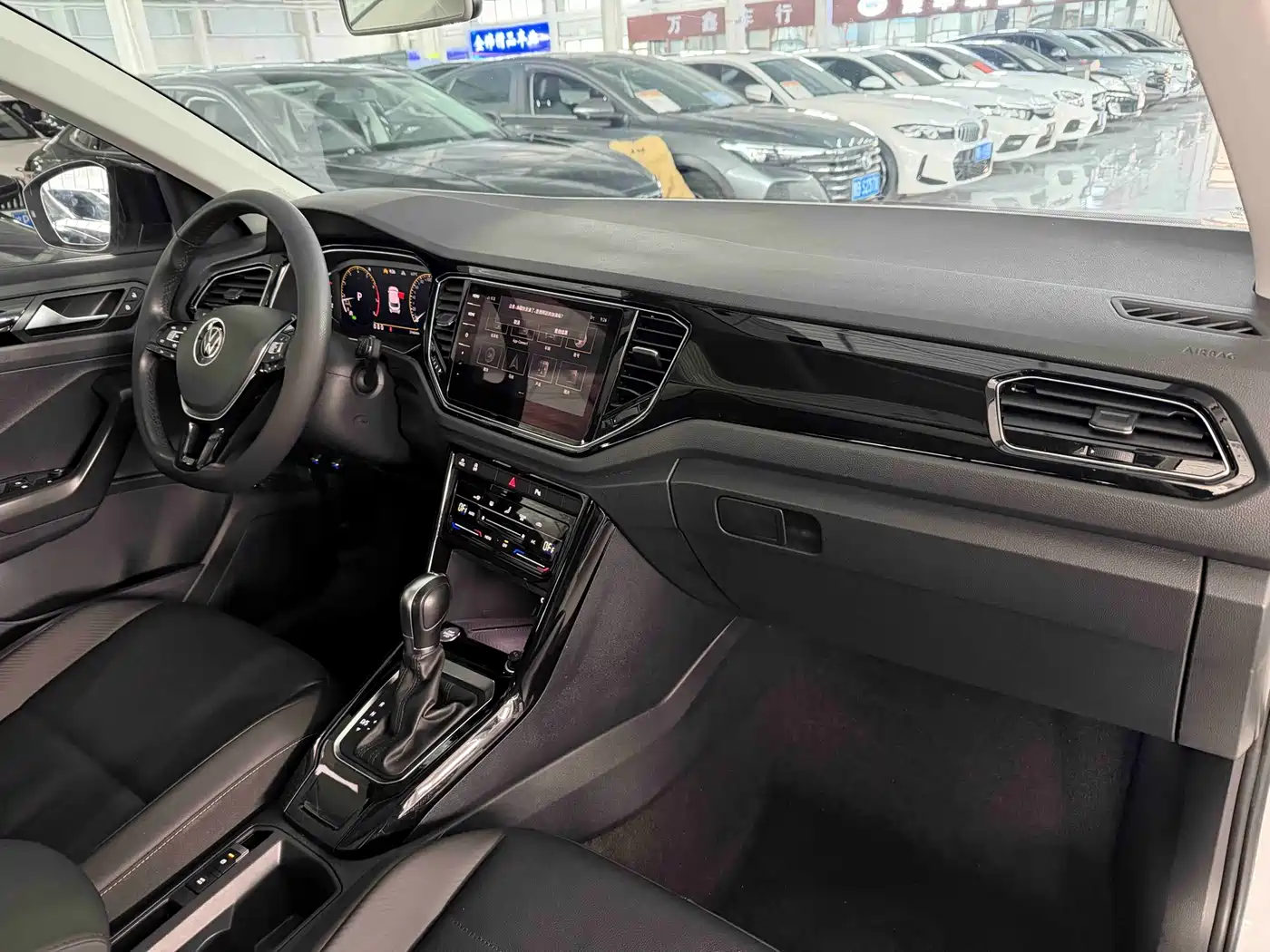Volkswagen T-ROC 2022 280TSI DSG 2WD Comfort PLUS фото 18