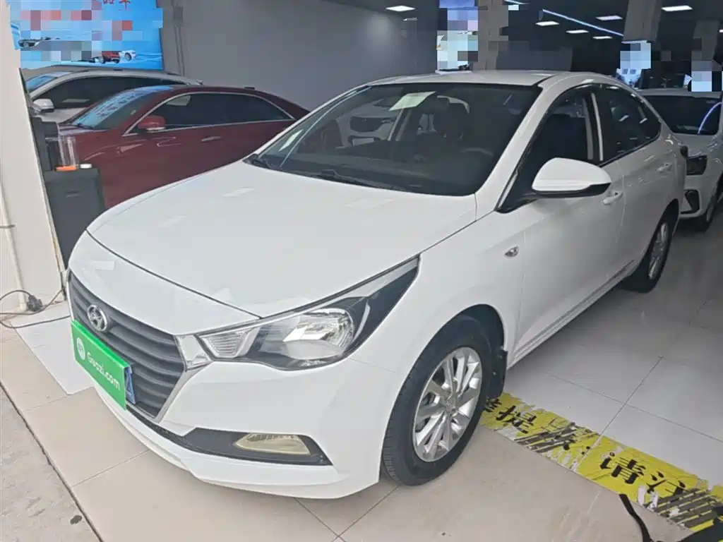Hyundai Verna 2016 1.4L Automatic Cool Edition GLS фото 2