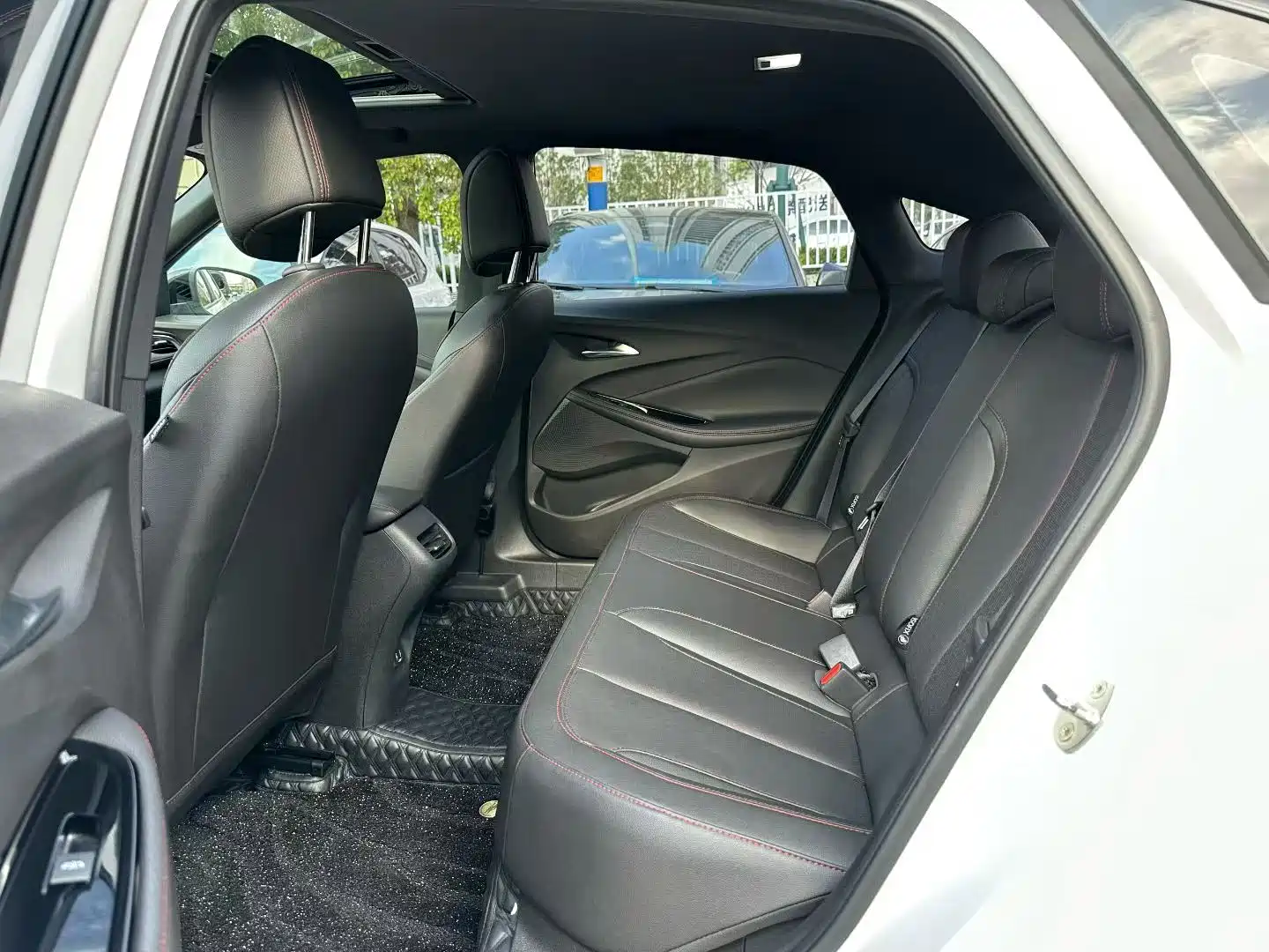 Photo 8 - Buick Verano