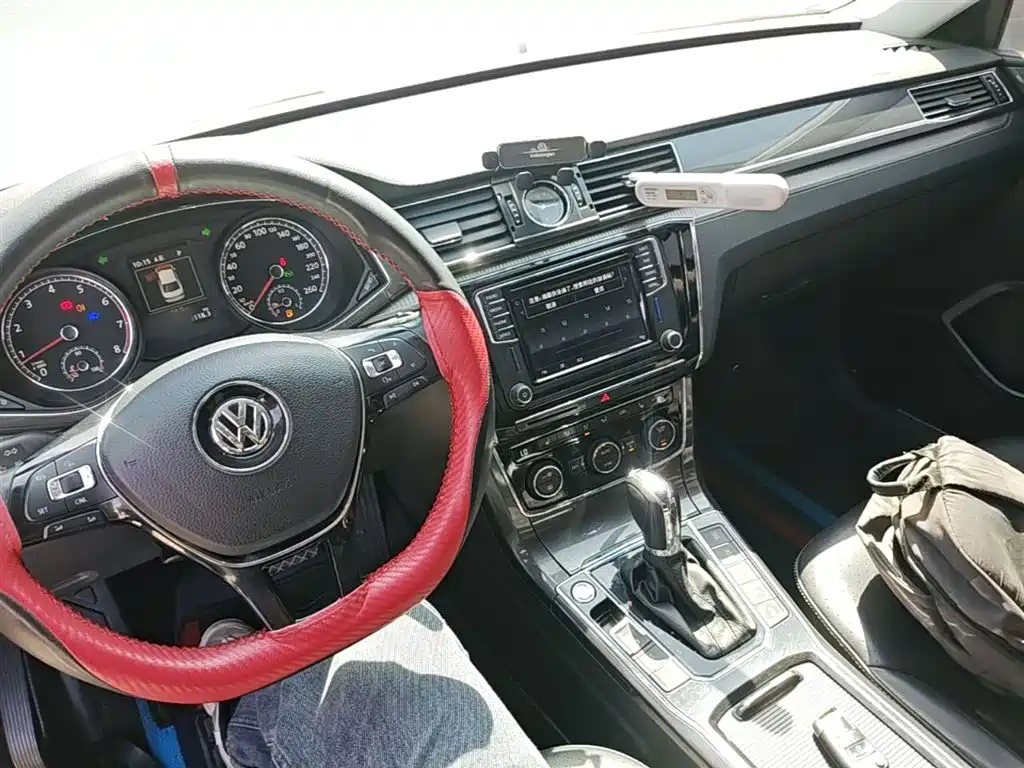 Volkswagen Passat 2017 330TSI DSG Luxury фото 10