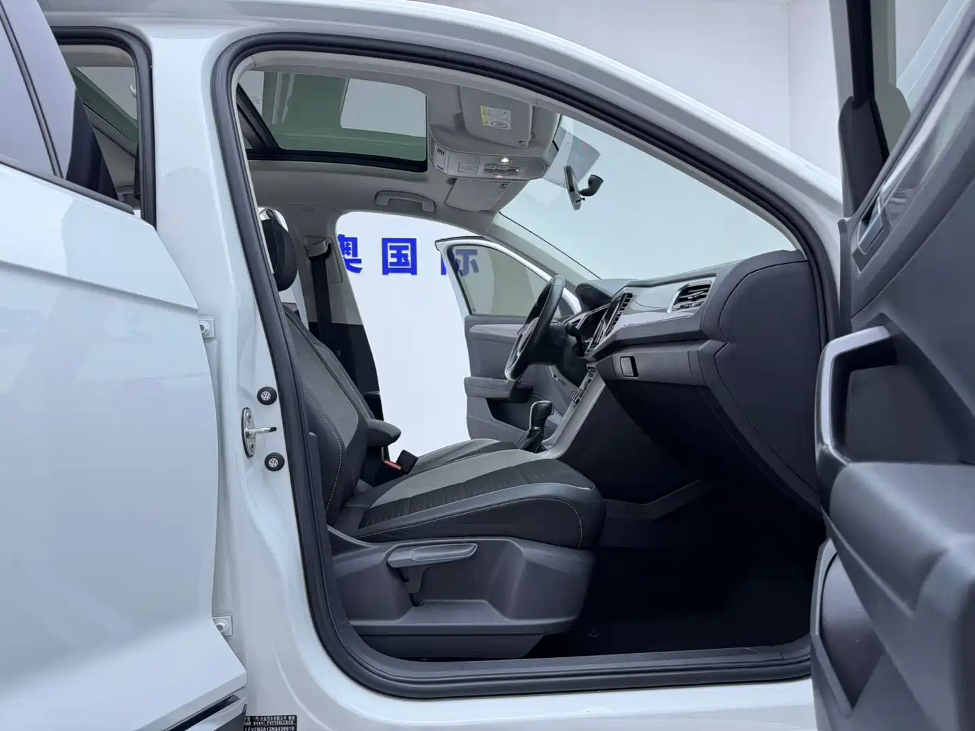 VOLKSWAGEN T ROC EXPLORING SONGS