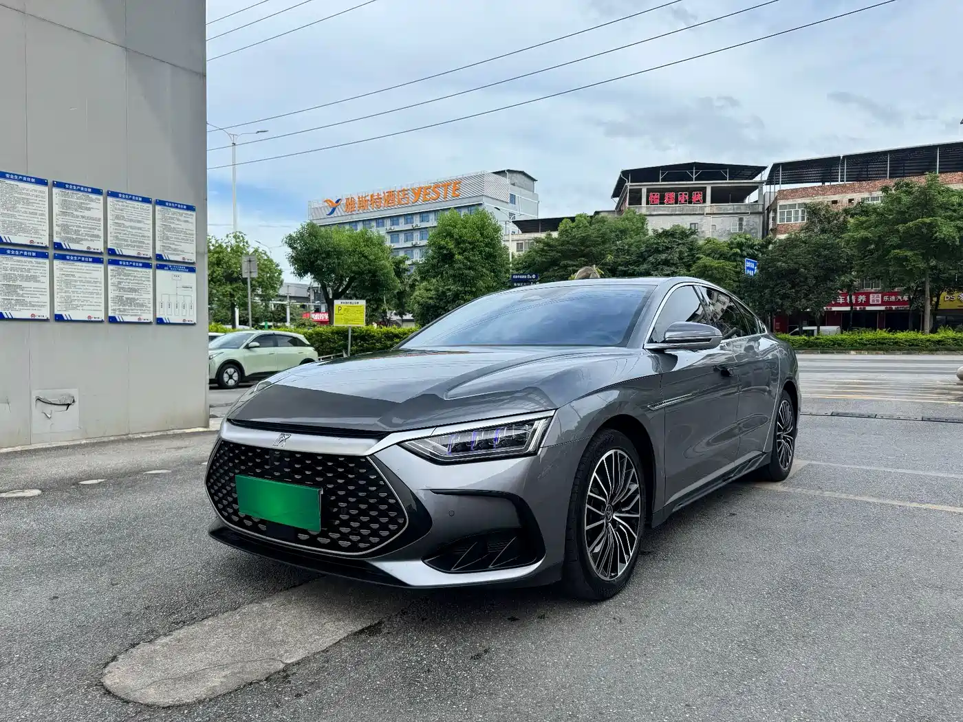 BYD Han 2022 DM-i 121KM Premium Edition