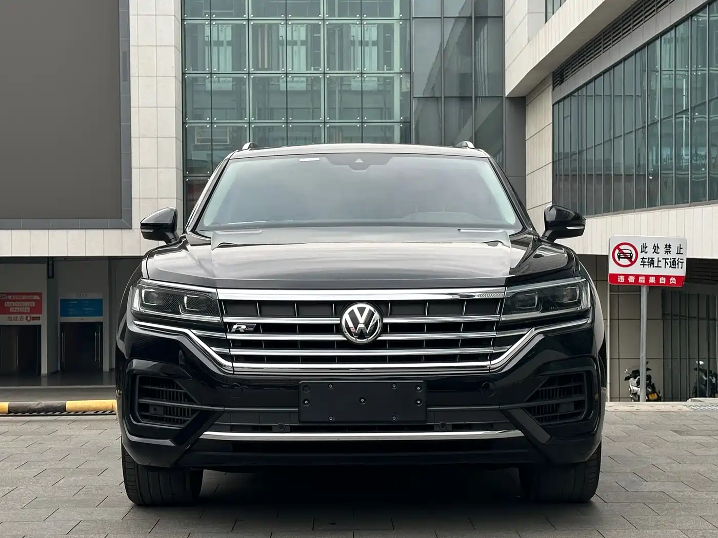 Volkswagen Touareg 2019 3.0TSI Sharp Edge Edition China VI фото 2