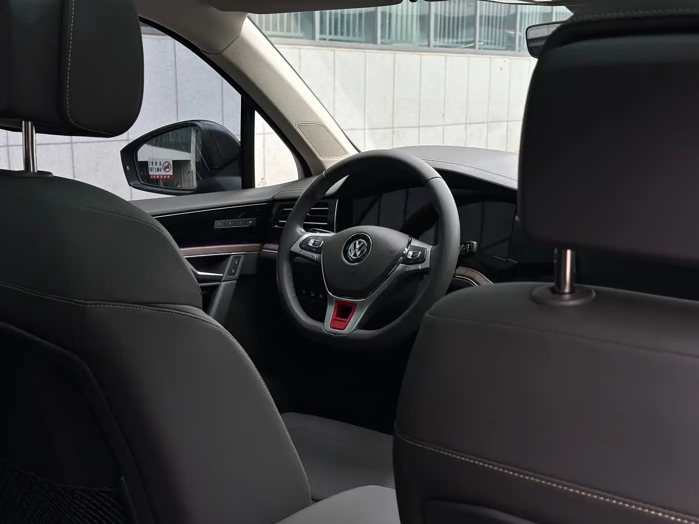 Volkswagen Touareg 2019 3.0TSI Sharp Edge Edition China VI фото 8