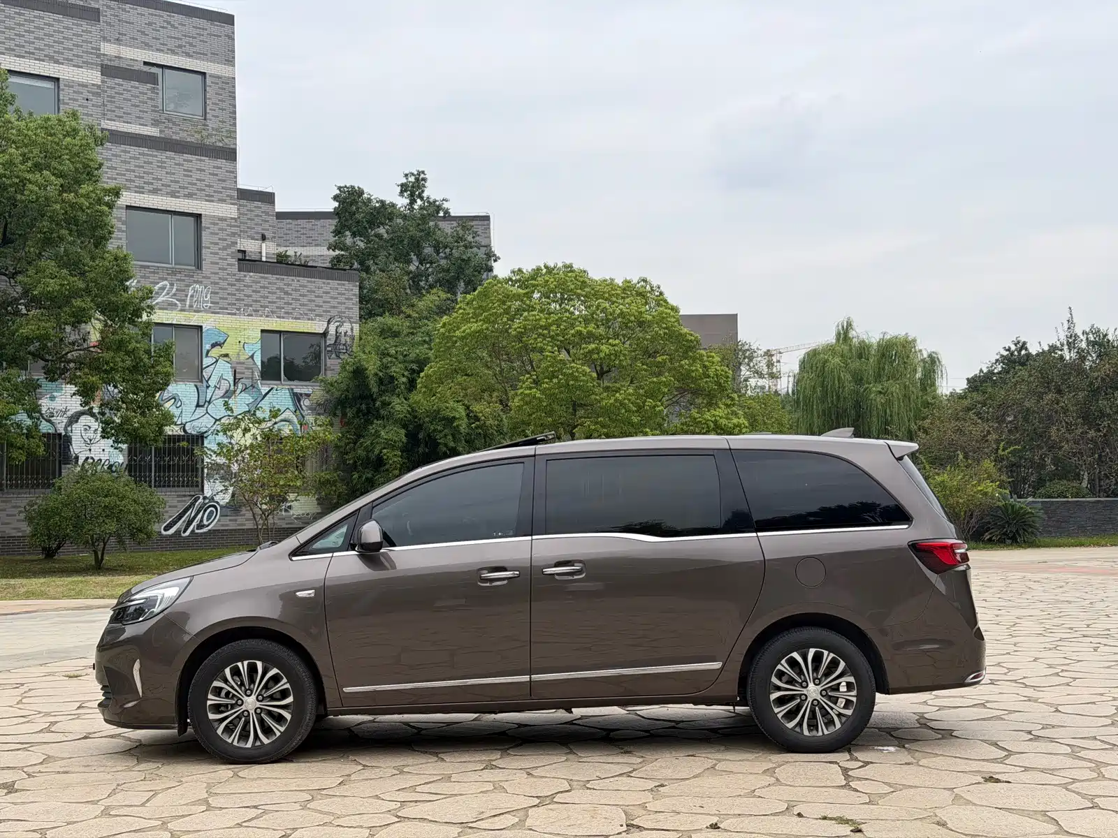Фото 15 - Buick GL8