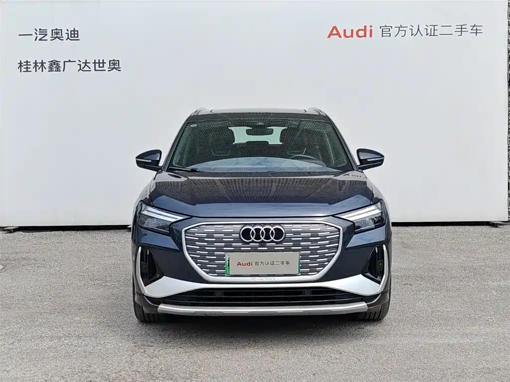 AUDI Q4 E TRON