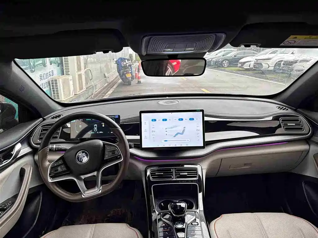 BYD Qin PLUS 2024 Glory Edition DM-i 120KM Premium фото 7