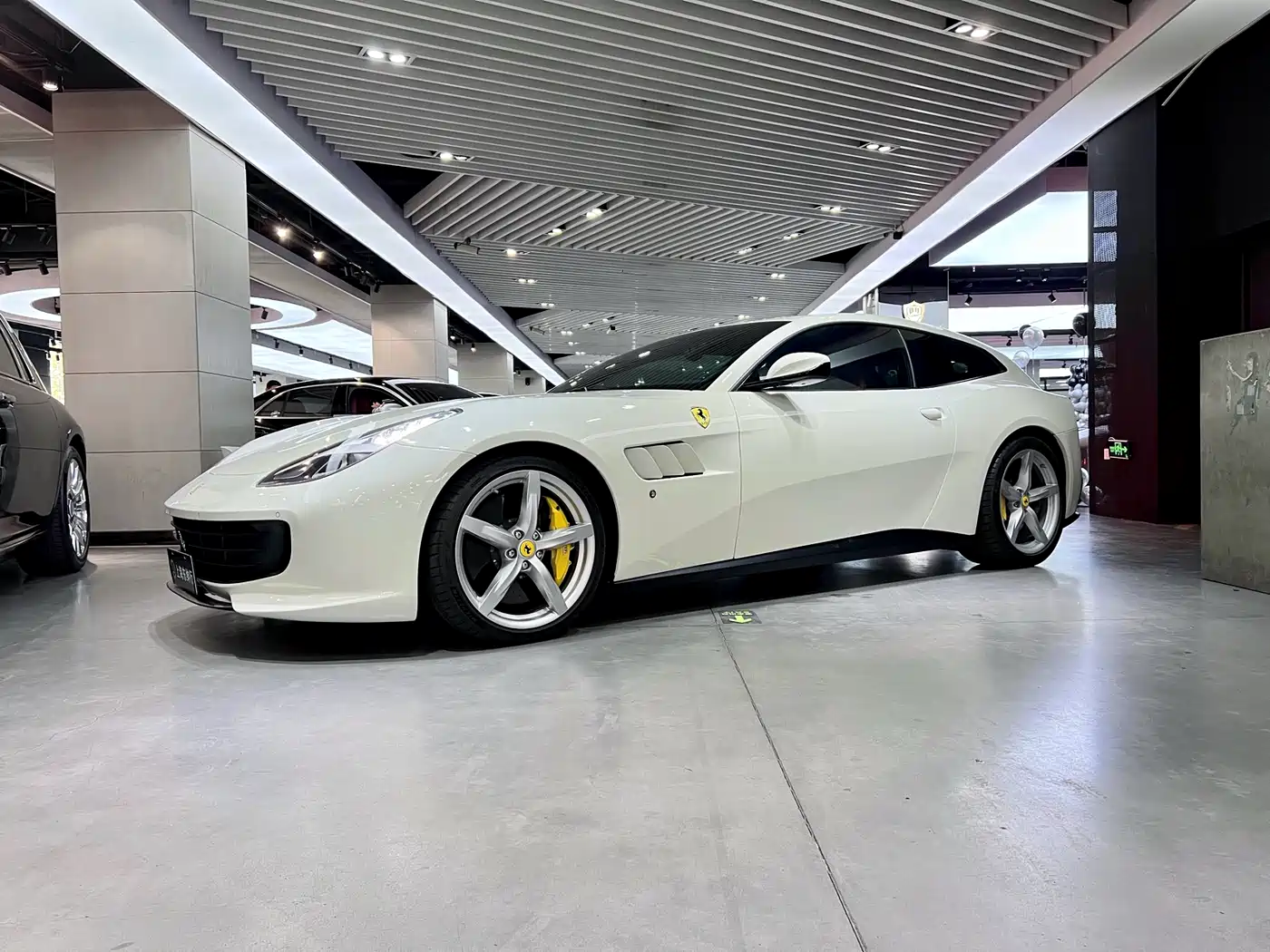 Ferrari GTC4Lusso 2018 2017 3.9T V8