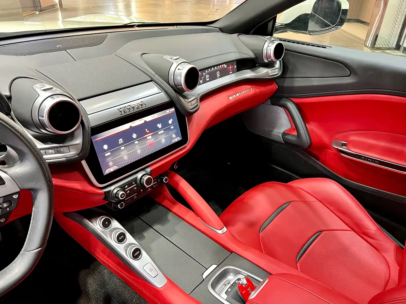 Ferrari GTC4Lusso 2018 2017 3.9T V8