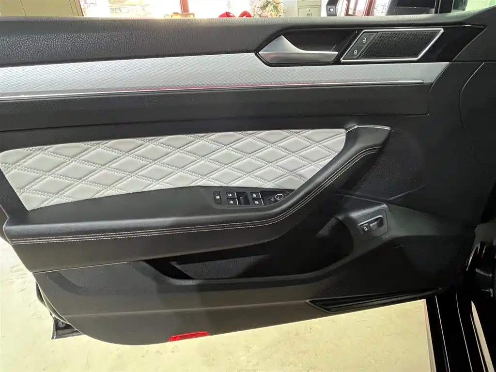Volkswagen Magotan 2023 Model 2 Million Commemorative Edition 330TSI DSG Luxury фото 17