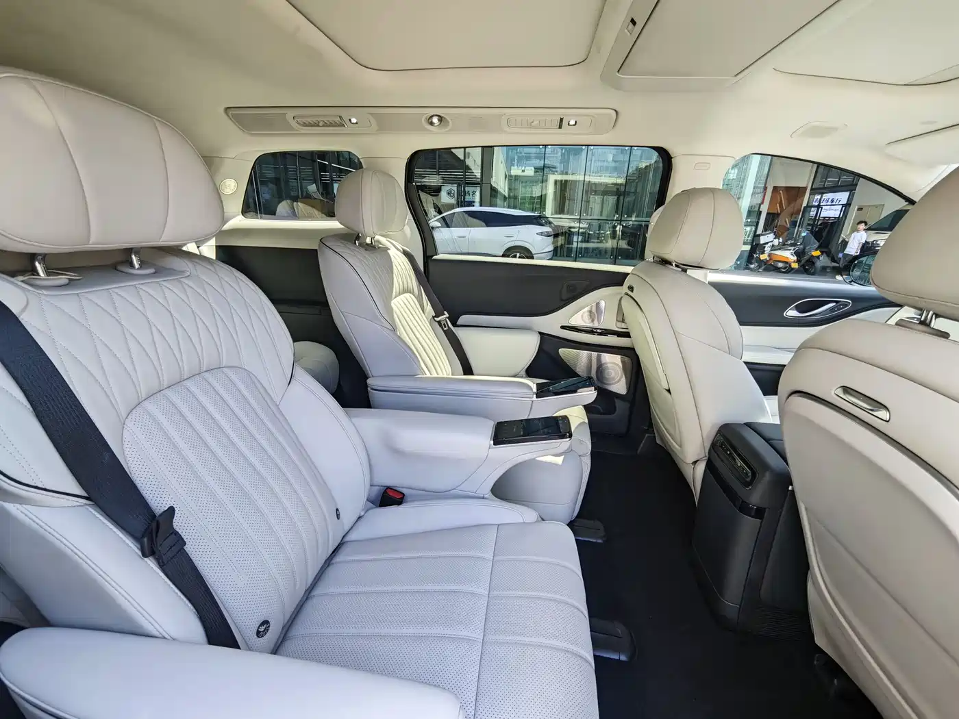 Voyah Auto Voyah Dreamer 2025 PHEV AWD Flagship Kunpeng Edition фото 32