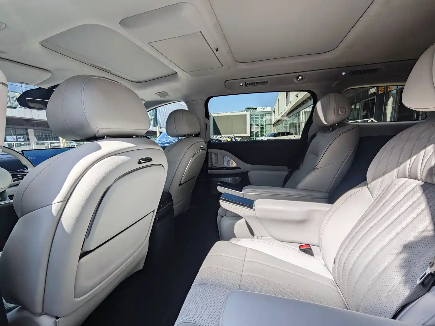 Voyah Auto Voyah Dreamer 2025 PHEV AWD Flagship Kunpeng Edition фото 17