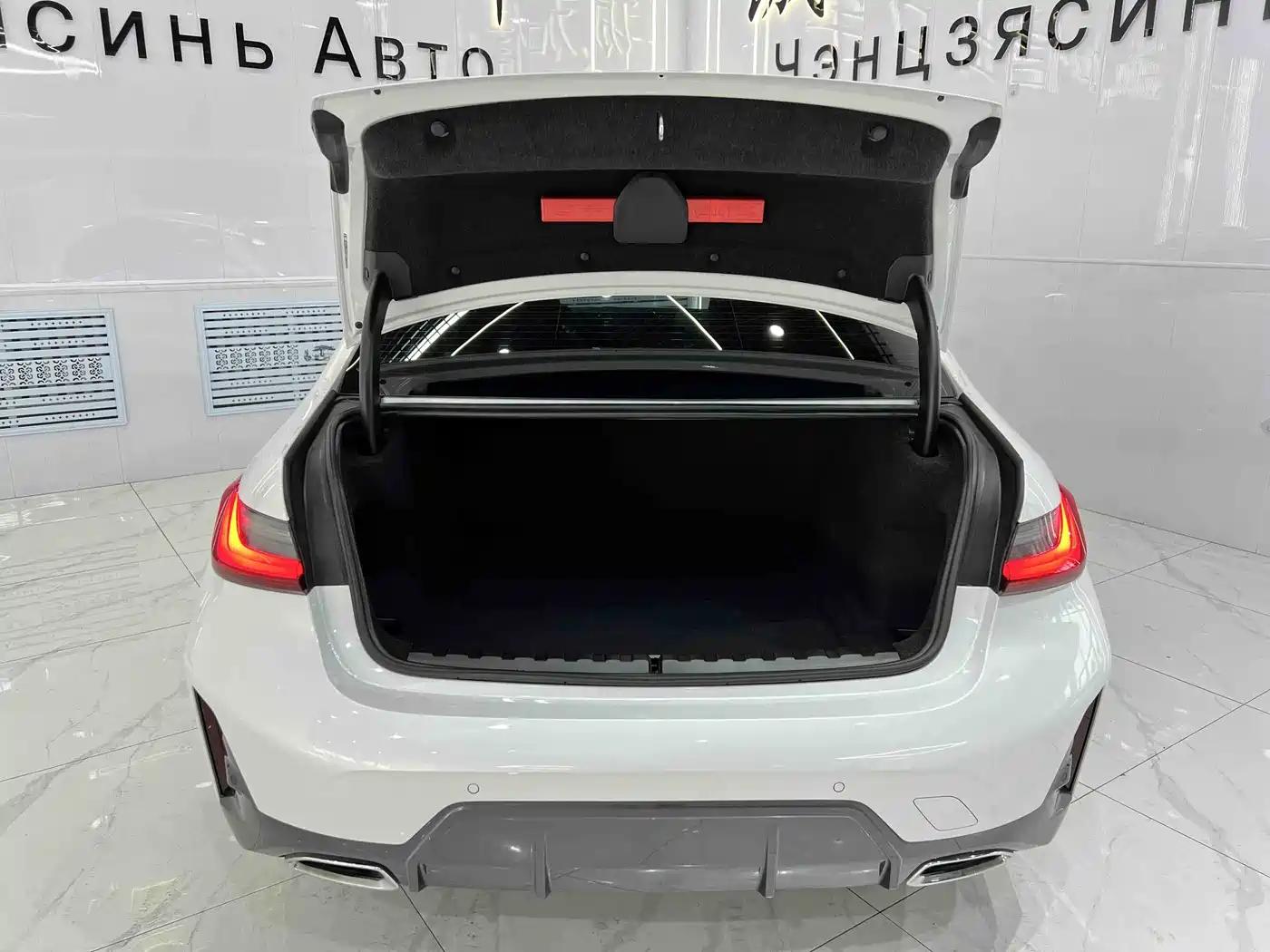 BMW 3 Series 2023 320Li M Sport Package фото 9