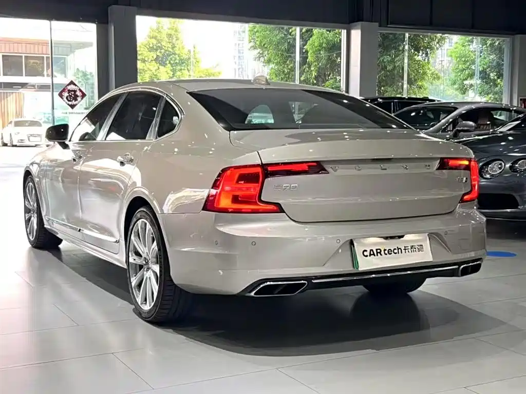 VOLVO S90 PLUG IN HYBRID