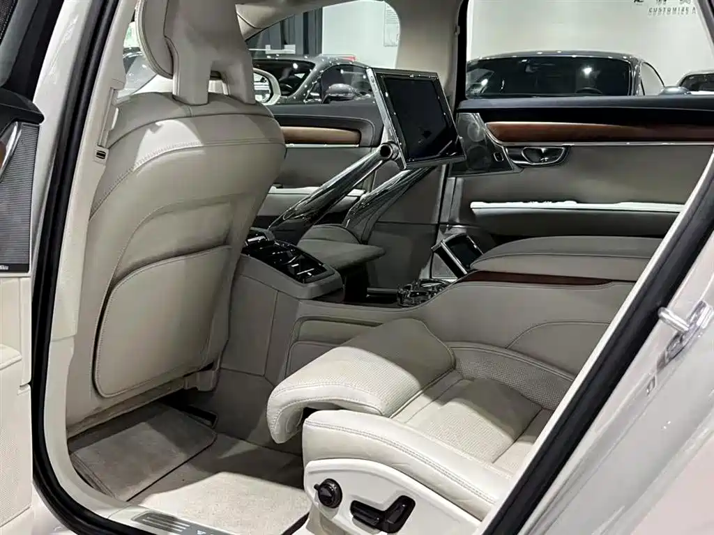 VOLVO S90 PLUG IN HYBRID