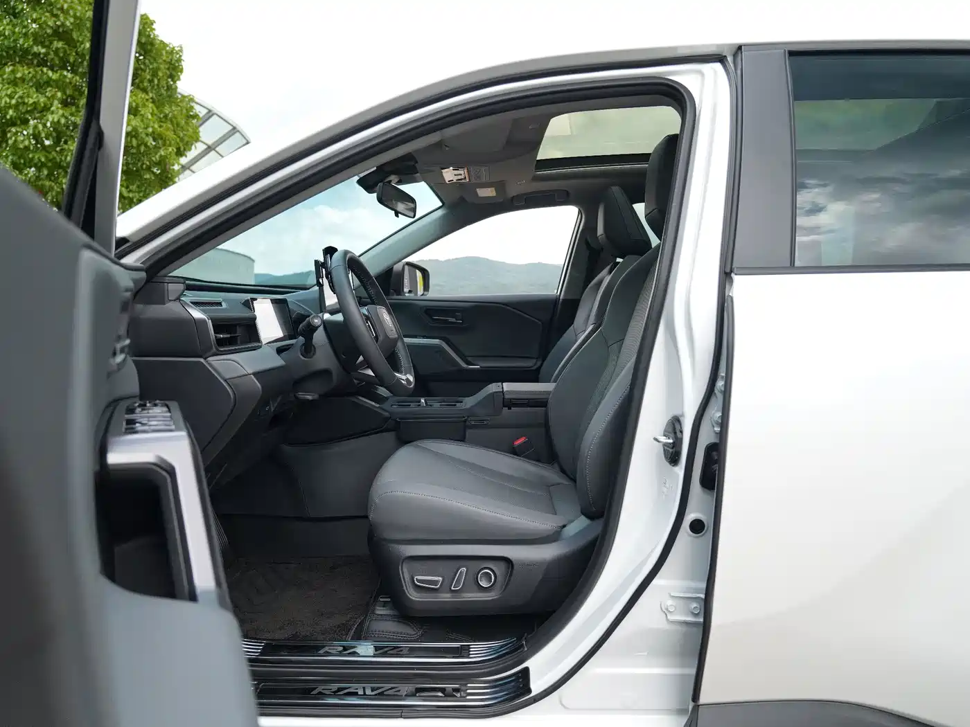 Фото 10 - Toyota RAV4