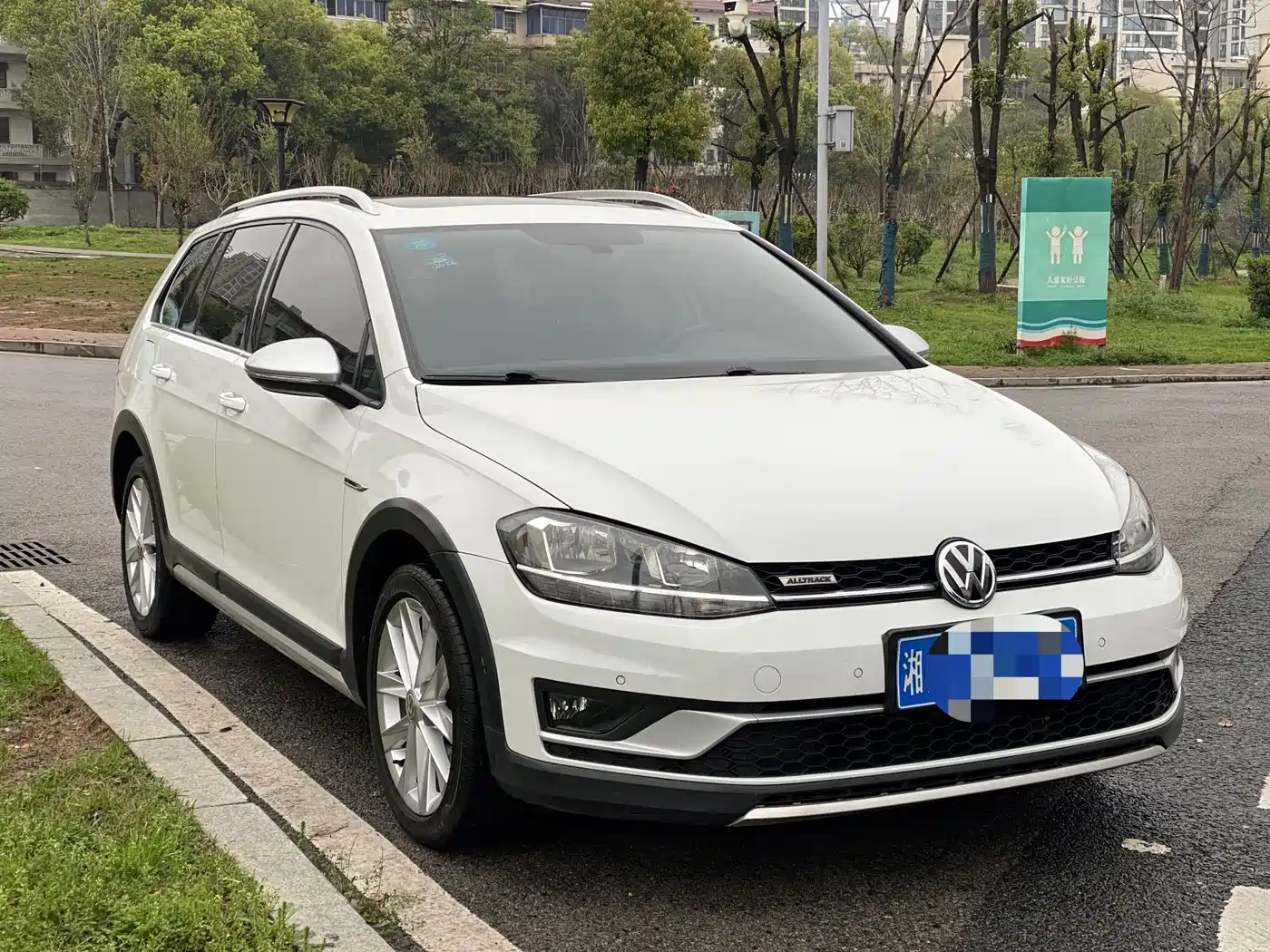 Volkswagen Golf (Import) 2019 1.8TSI Wagon фото 3