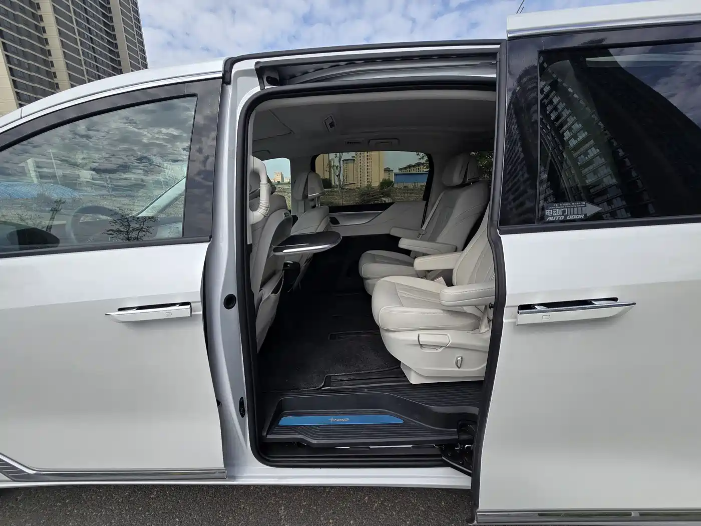 BUICK GL8 NEW ENERGY