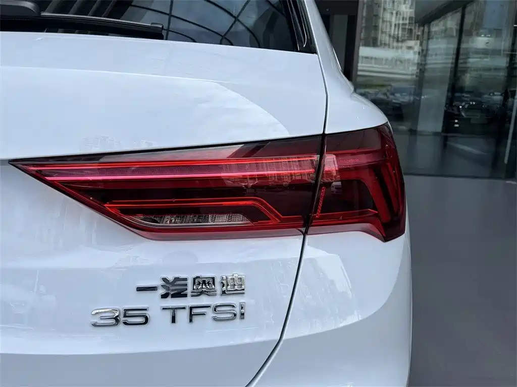 Audi Q3 2024 35 TFSI Fashion Elegance фото 13