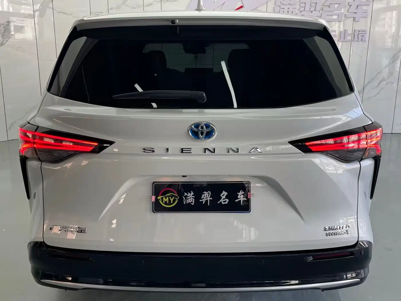 Toyota Sienna 2021 2.5L Hybrid Premium Edition фото 7