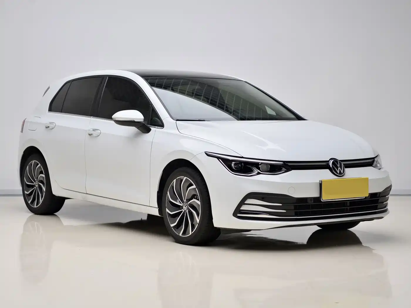 Volkswagen Golf 2023 Facelift 280TSI DSG Pro фото 2