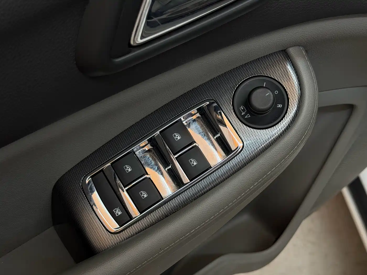 Chevrolet Malibu 2014 2.0L Automatic Luxury фото 9