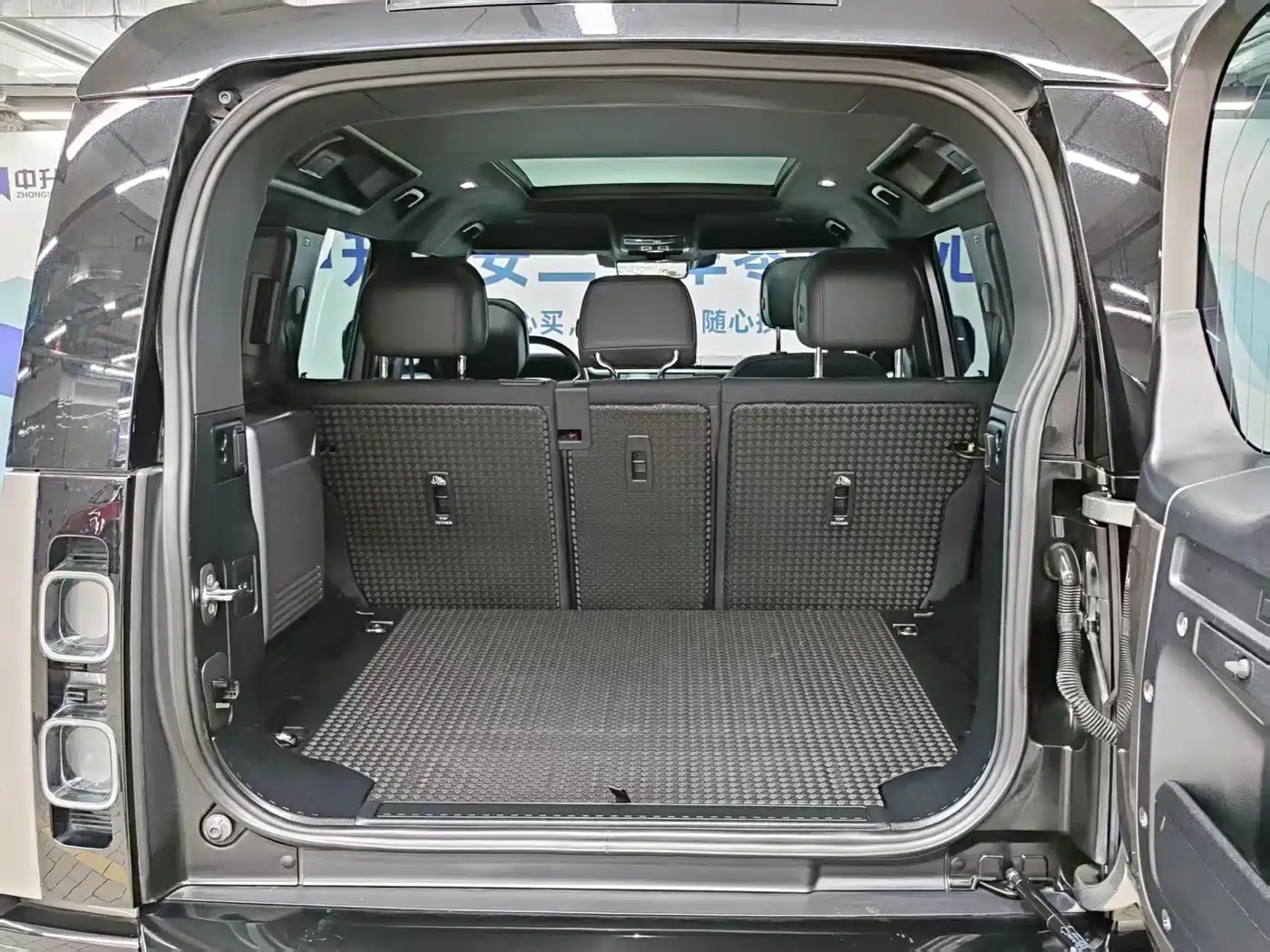 Land Rover Defender 2024 110 3.0T P400 X фото 27