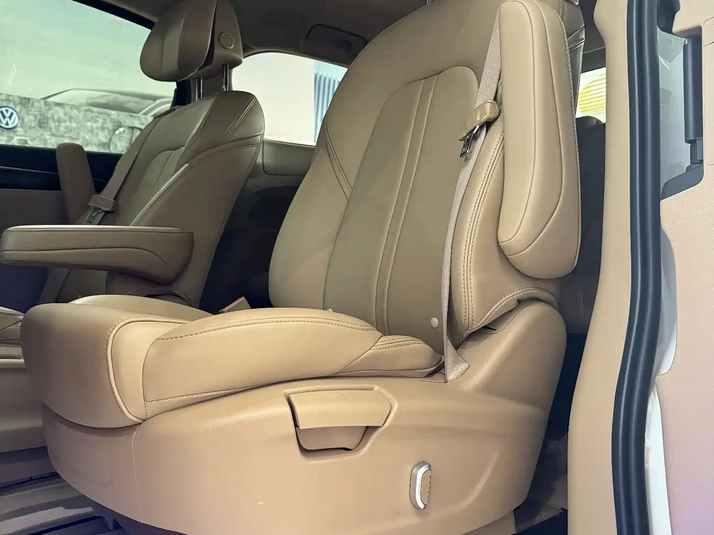 Buick GL8 2021 ES Landlord 653T Premium фото 10